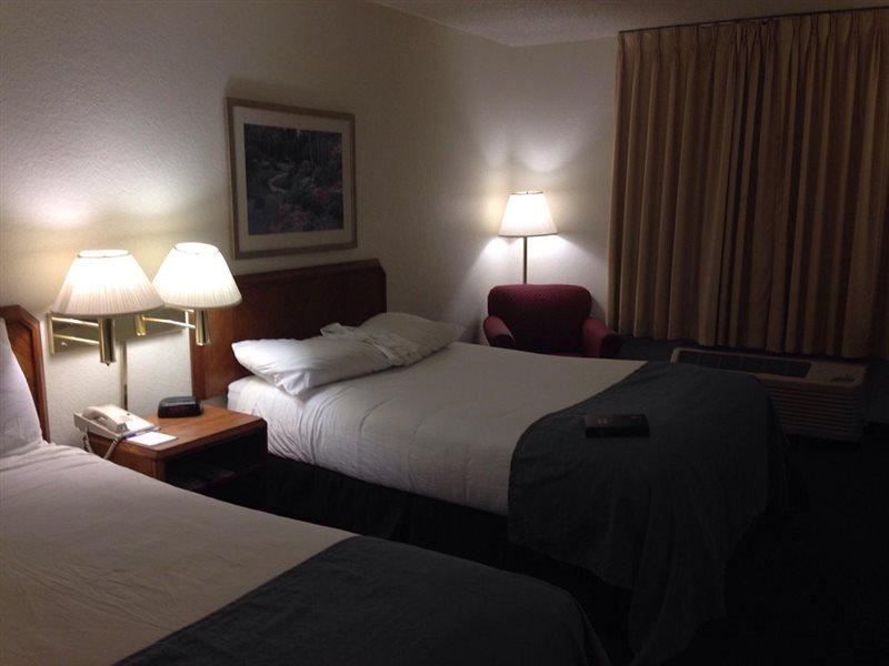 Baymont By Wyndham Wilmington Hotel Bagian luar foto