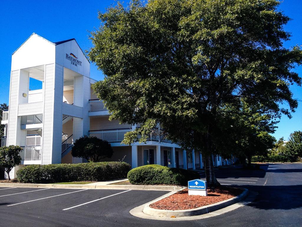 Baymont By Wyndham Wilmington Hotel Bagian luar foto