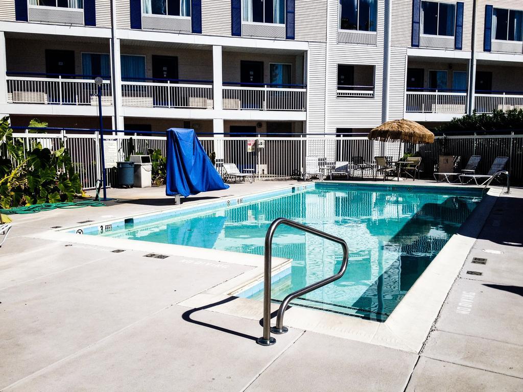 Baymont By Wyndham Wilmington Hotel Bagian luar foto
