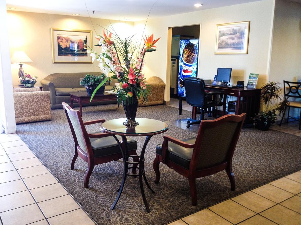 Baymont By Wyndham Wilmington Hotel Bagian luar foto