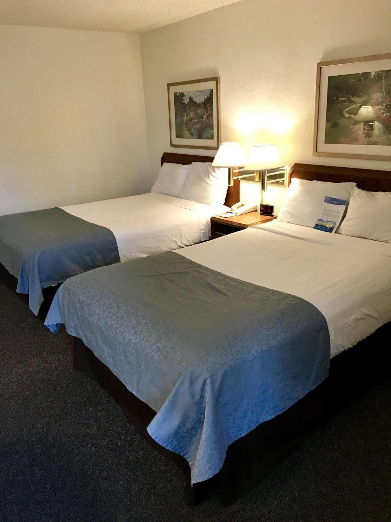 Baymont By Wyndham Wilmington Hotel Bagian luar foto