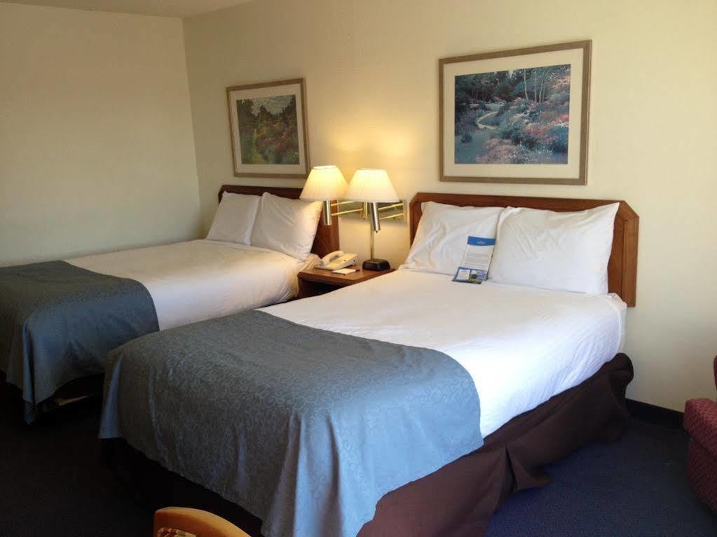 Baymont By Wyndham Wilmington Hotel Bagian luar foto